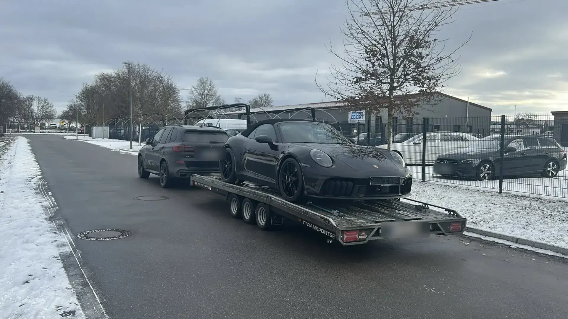 Black Porsche 911 on the CLIM trailer